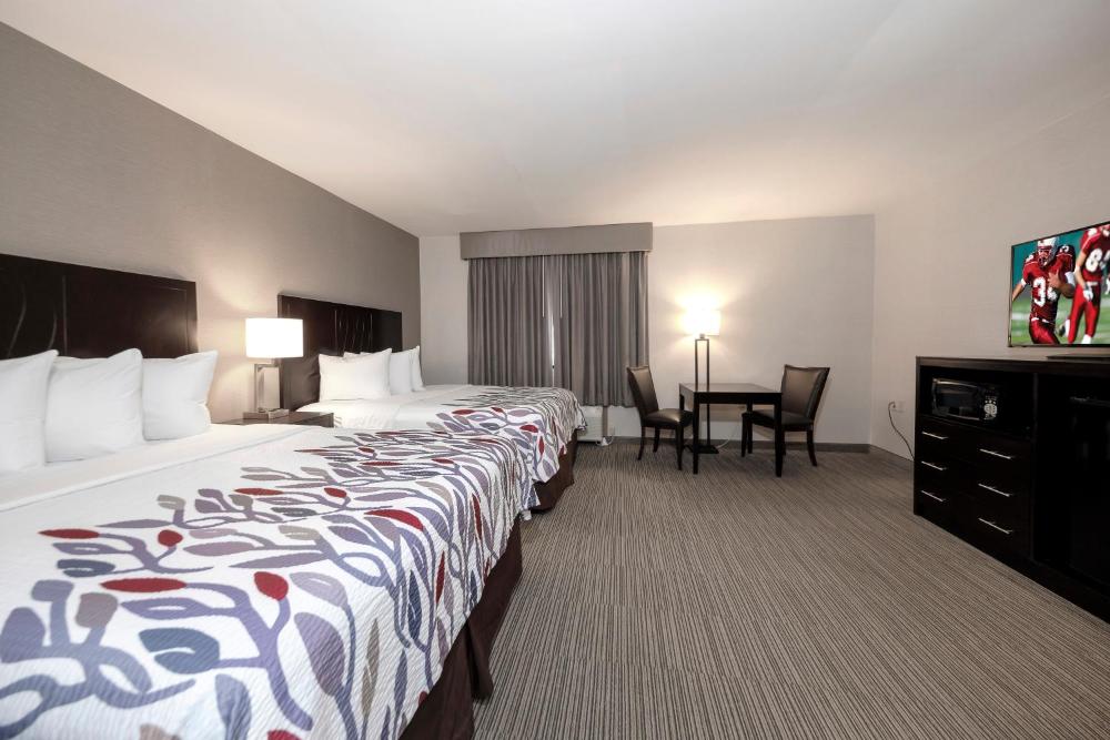 Deluxe Queen Room with Two Queen Beds with Lake View Non-Smoking interior